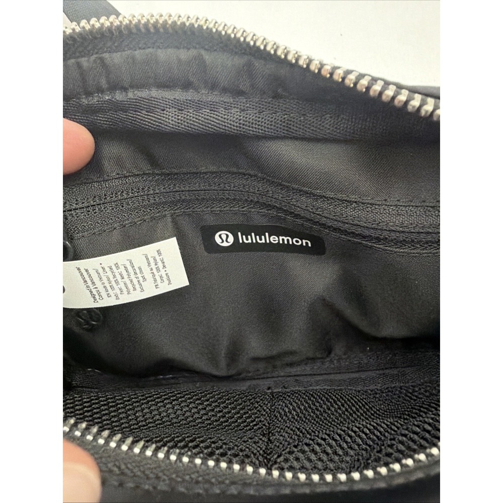 Lululemon Everywhere Belt Bag Large Black Unisex Crossbody Waist Fanny Pack - Picture 3 of 3